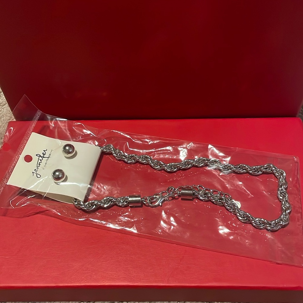 Jennifer & Company Silver Stud Earring and Necklace Set NEW